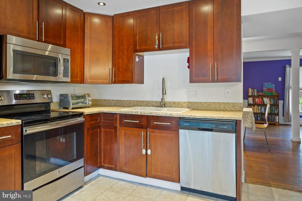 107 COLONY COURT