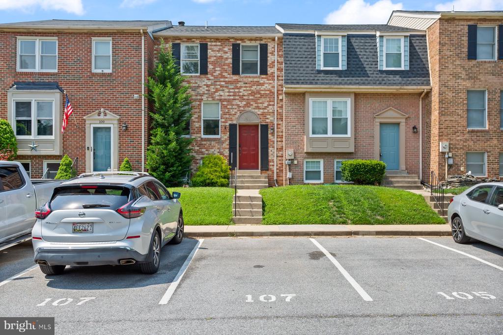 107 COLONY COURT