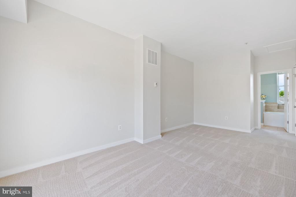 1418 LAUREL WOOD WAY 79