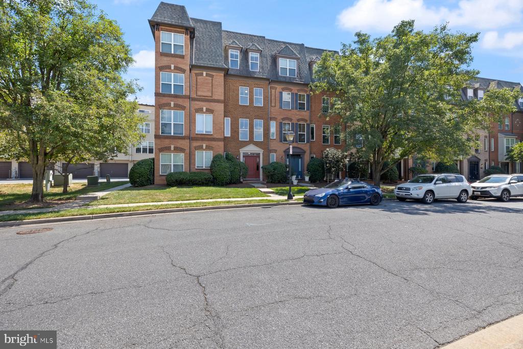 1418 LAUREL WOOD WAY 79