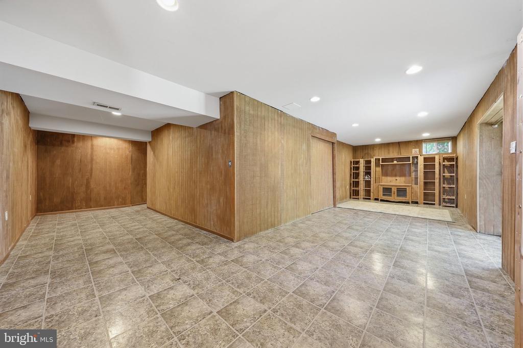 814 FIFTH AVENUE