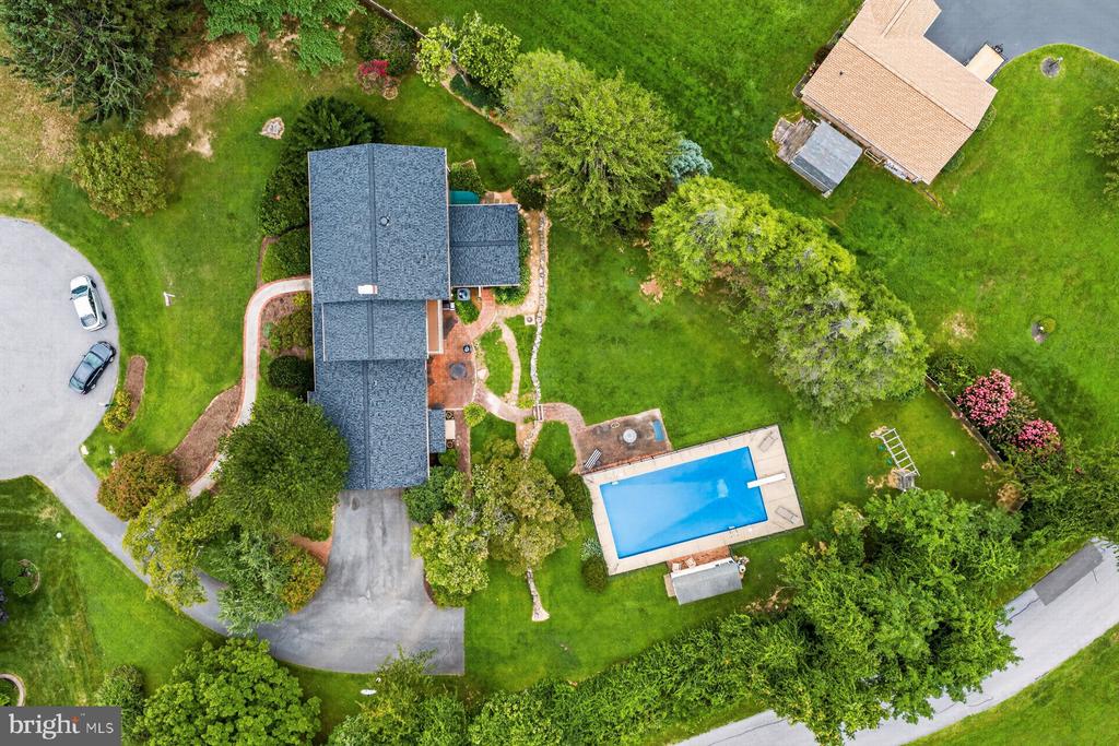 6916 SUMMERSWOOD DRIVE
