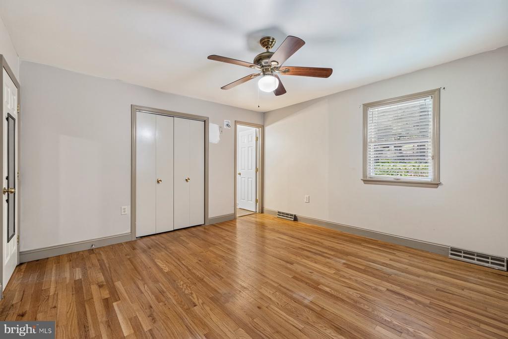 6406 WHITE OAK COURT