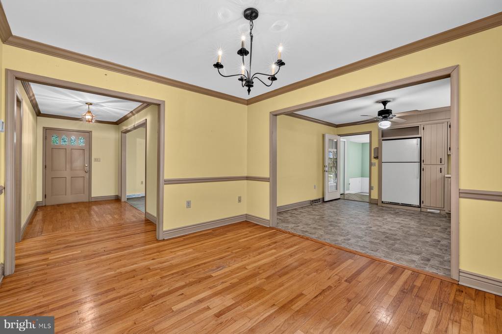 6406 WHITE OAK COURT