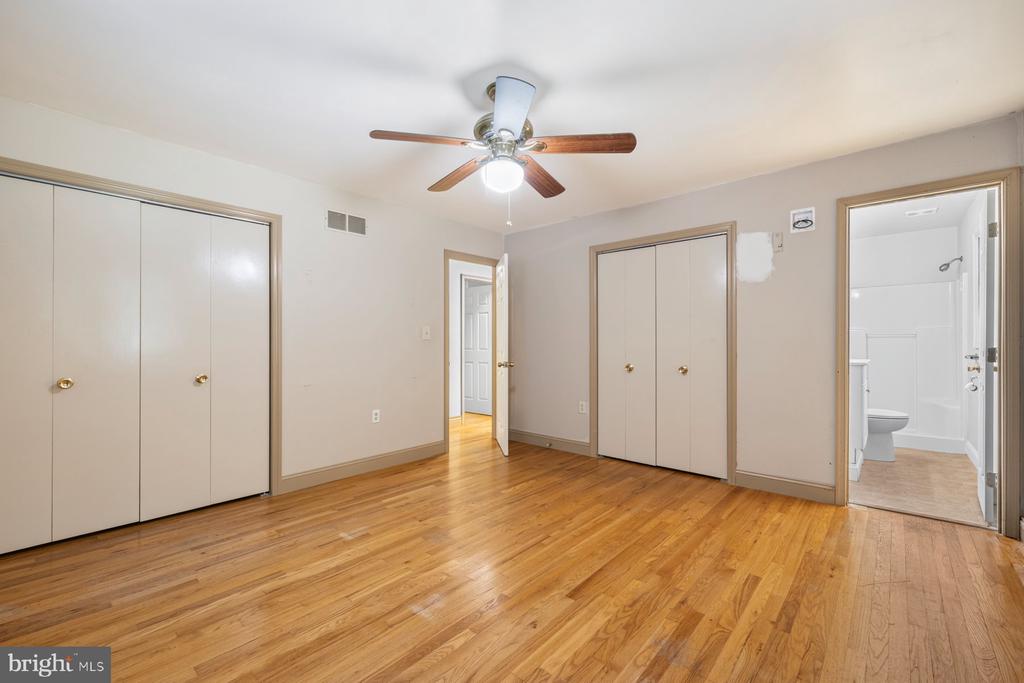 6406 WHITE OAK COURT