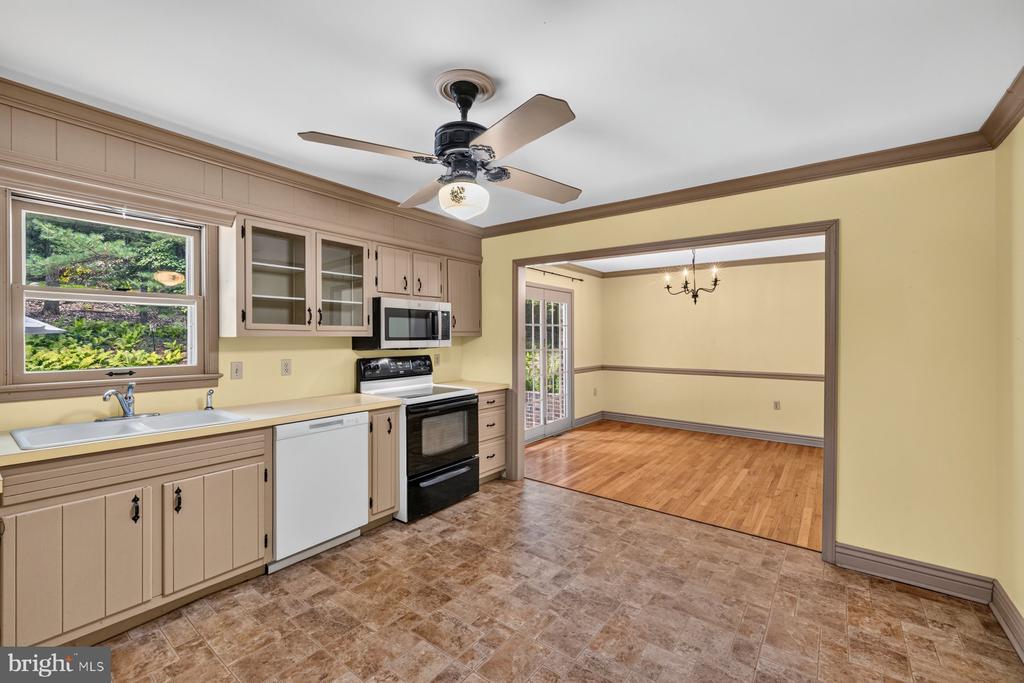 6406 WHITE OAK COURT