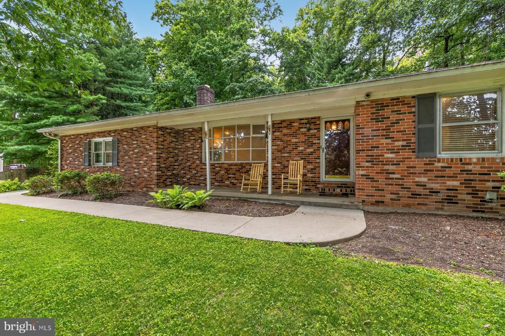 6406 WHITE OAK COURT