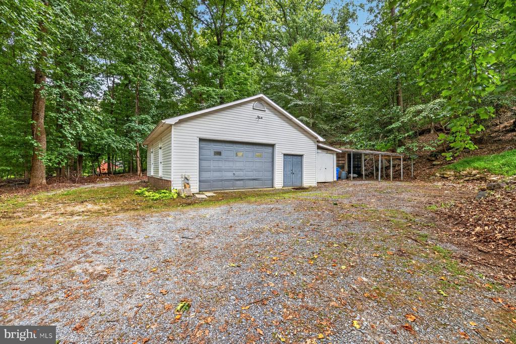 6406 WHITE OAK COURT