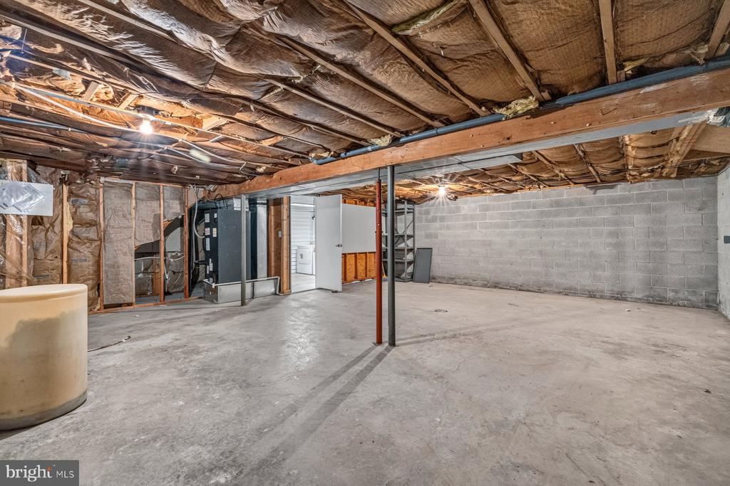6406 WHITE OAK COURT