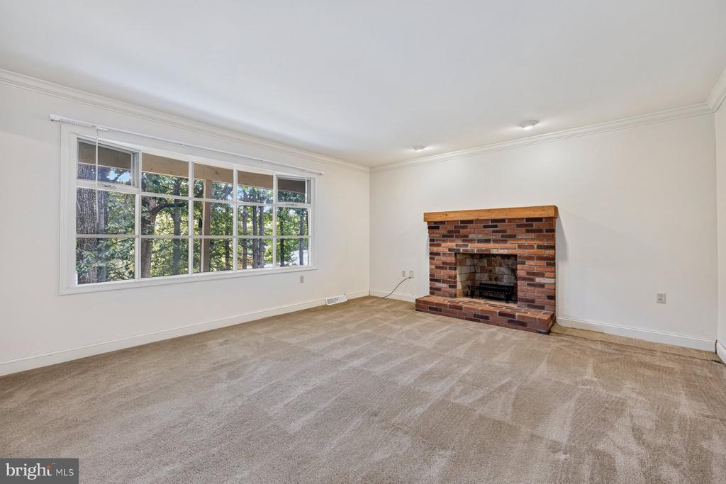 6406 WHITE OAK COURT