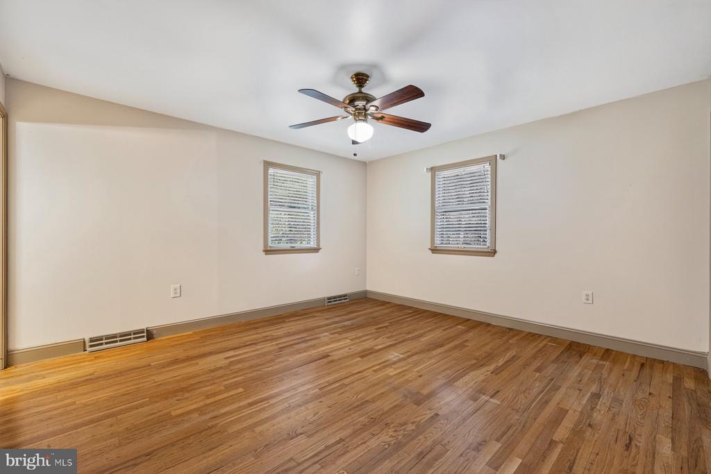 6406 WHITE OAK COURT