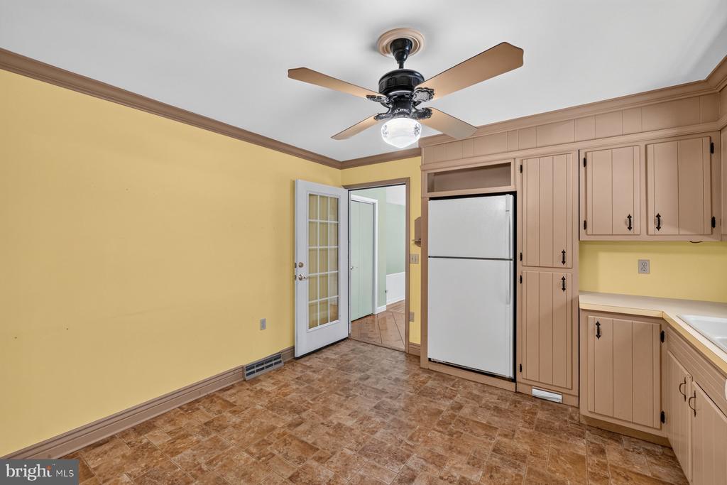 6406 WHITE OAK COURT