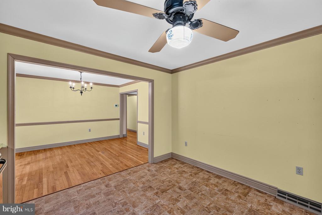 6406 WHITE OAK COURT