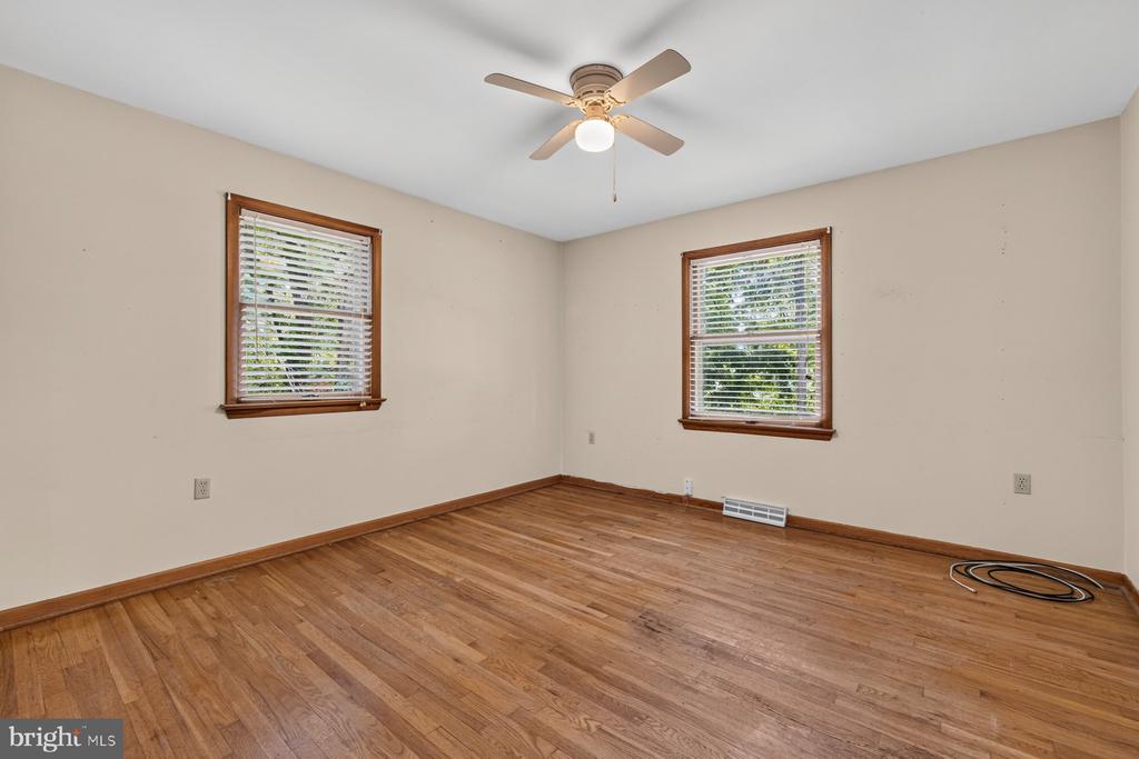 6406 WHITE OAK COURT