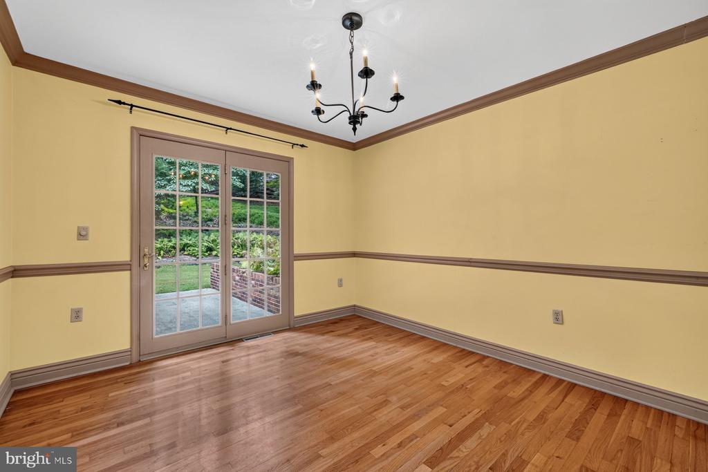 6406 WHITE OAK COURT