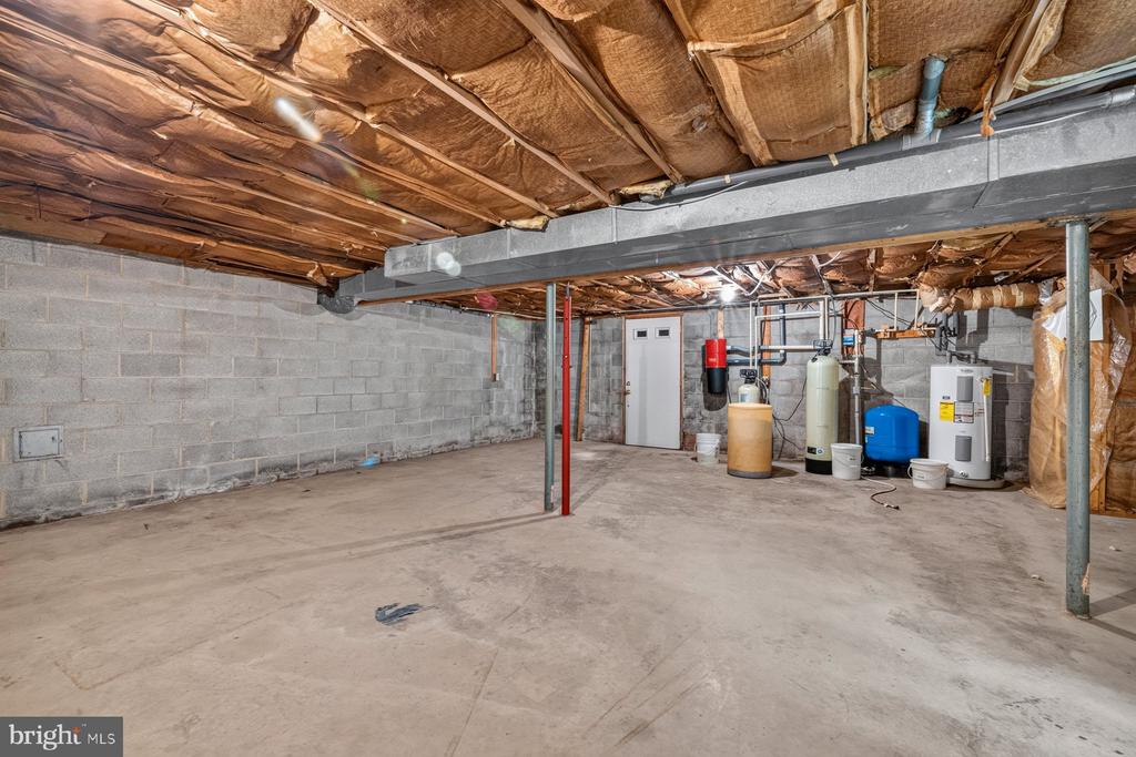 6406 WHITE OAK COURT