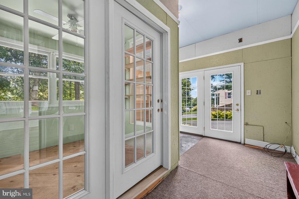 6406 WHITE OAK COURT
