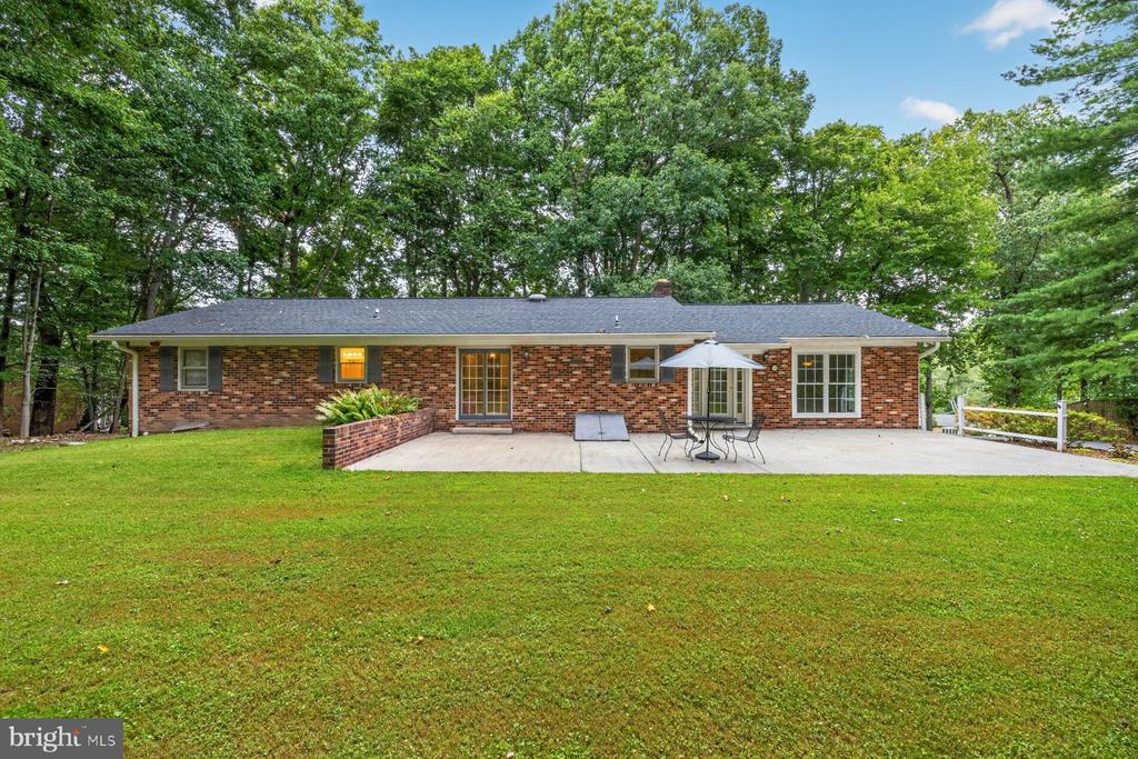 6406 WHITE OAK COURT