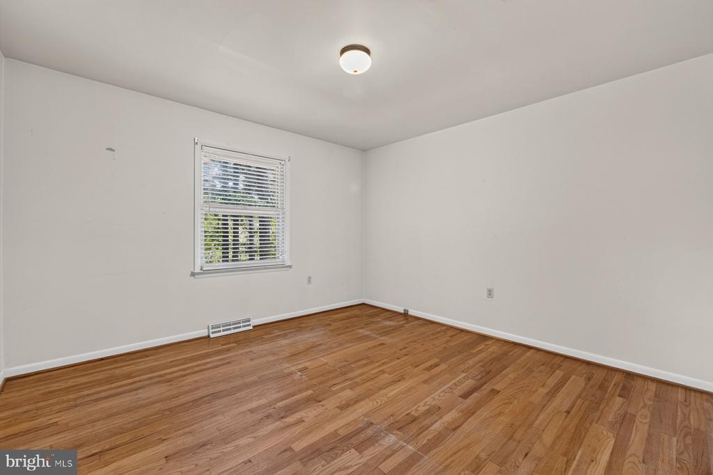 6406 WHITE OAK COURT
