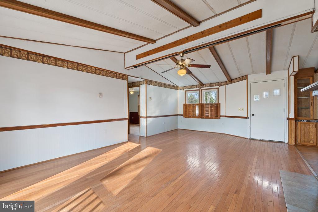 211 CARROLL COURT