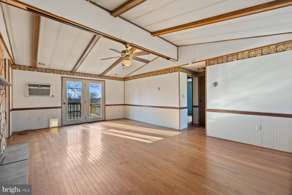 211 CARROLL COURT