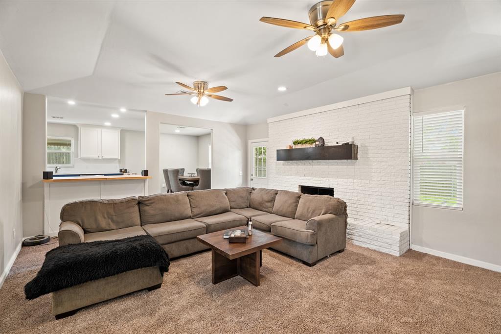 104 N Ramblin Oaks Drive