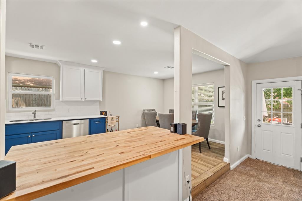 104 N Ramblin Oaks Drive