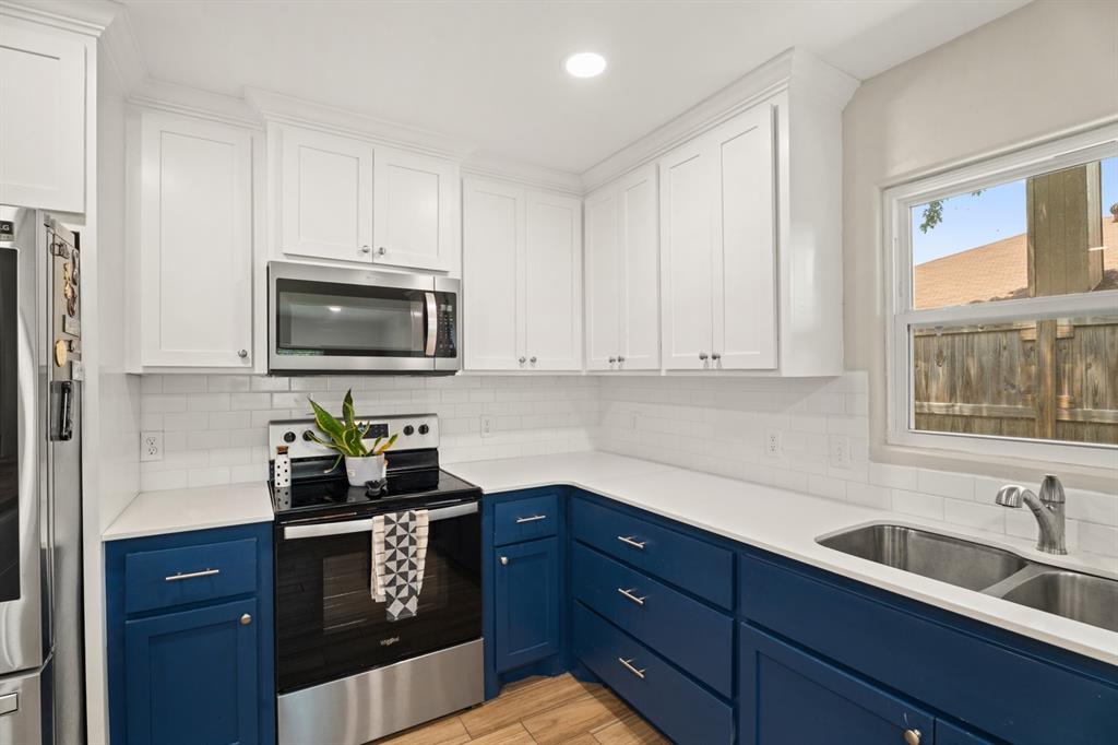 104 N Rambling Oaks Drive