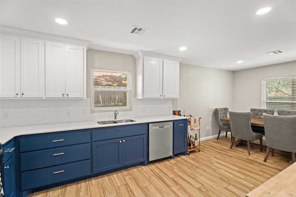 104 N Rambling Oaks Drive