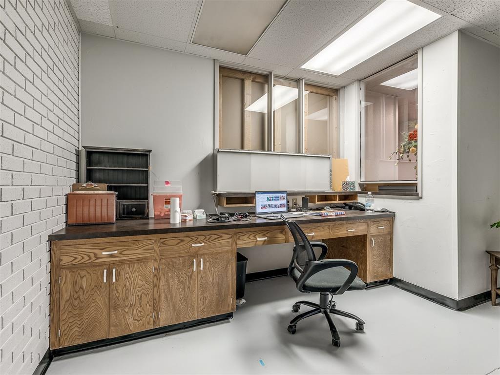 7304 N Comanche Avenue