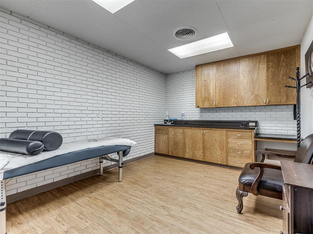 7304 N Comanche Avenue