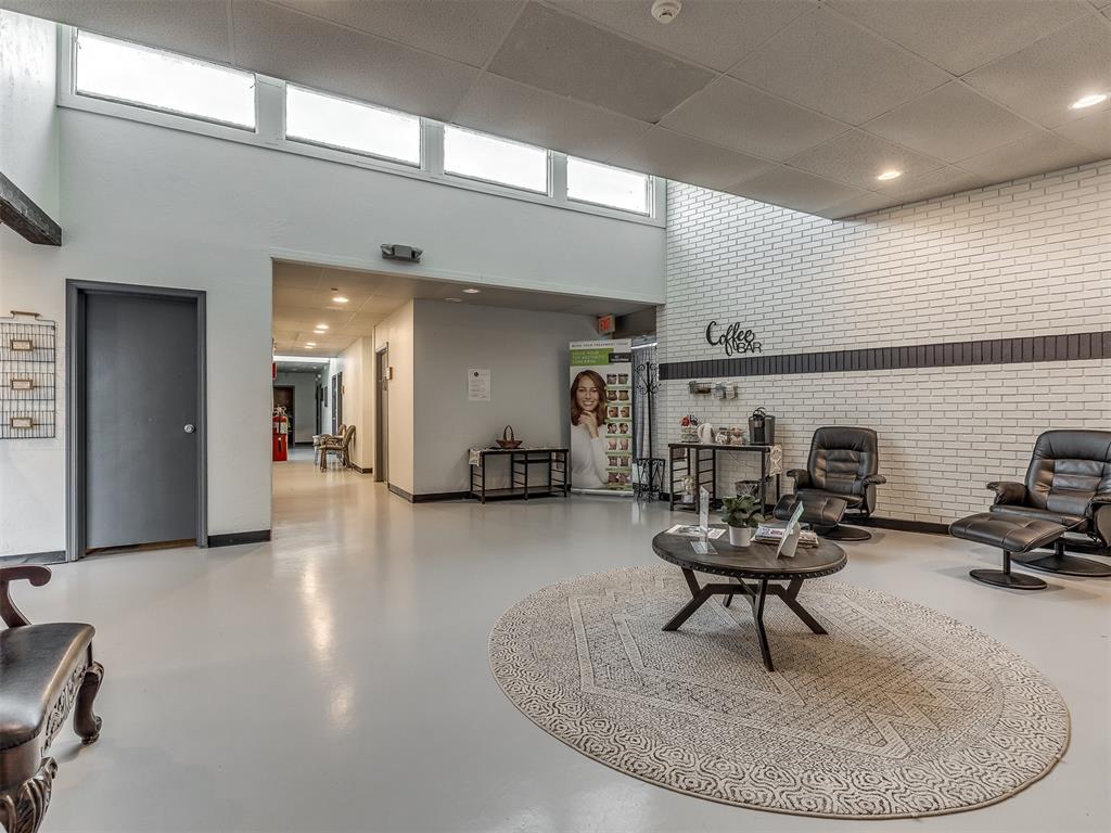 7304 N Comanche Avenue