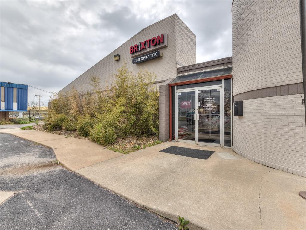 7304 N Comanche Avenue