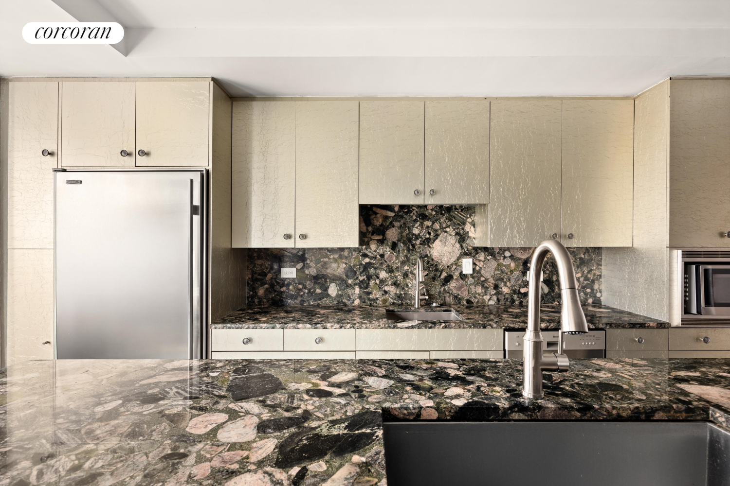 1 BEEKMAN Place AB