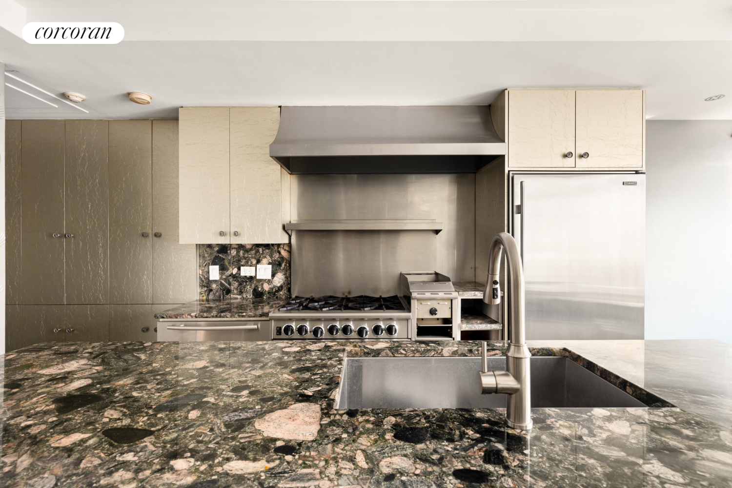 1 BEEKMAN Place AB