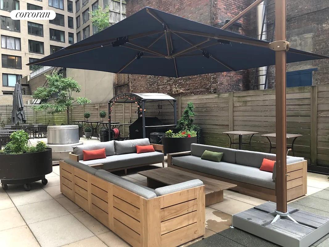 210 CENTRAL Park S 17D