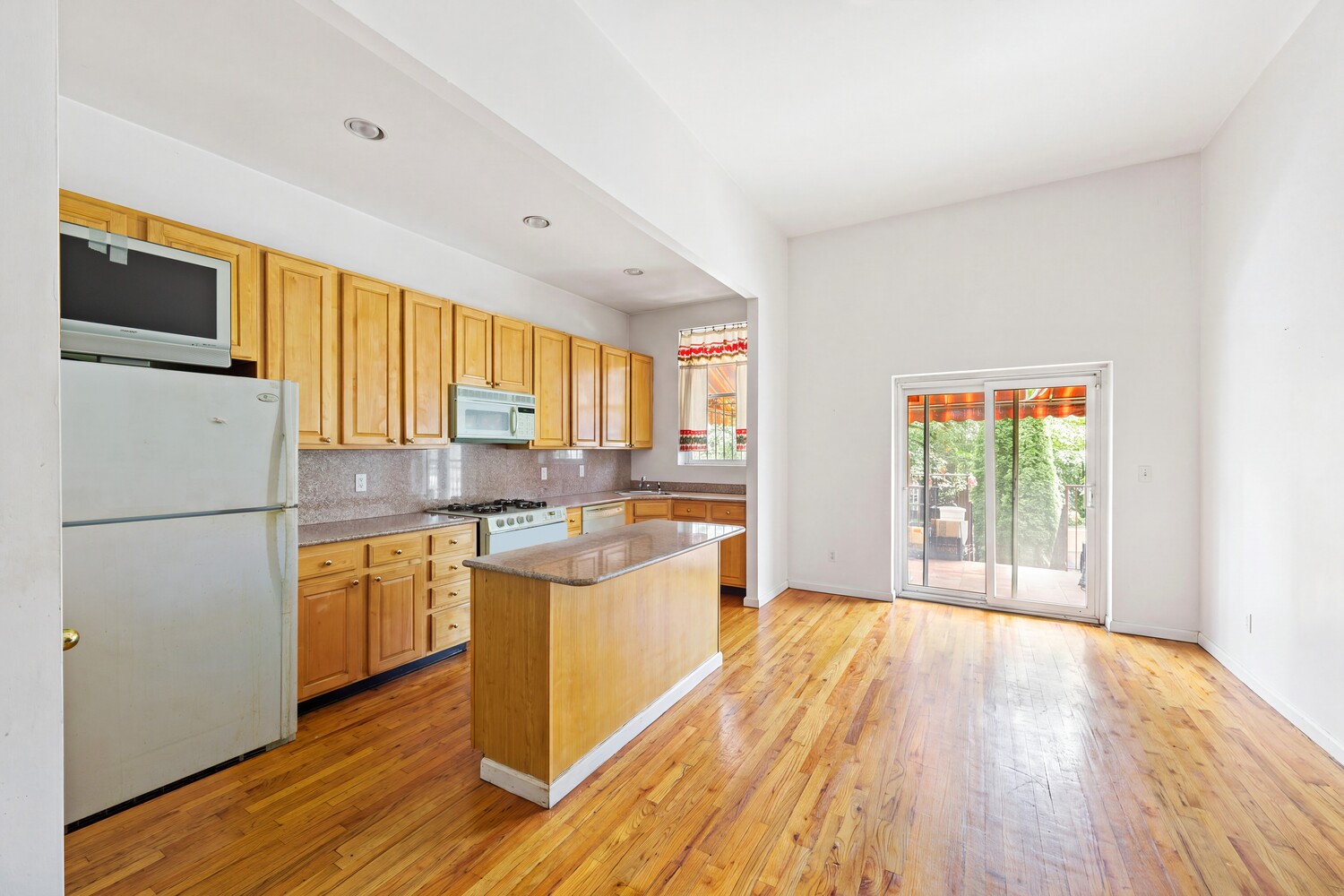 152 W 121ST Street