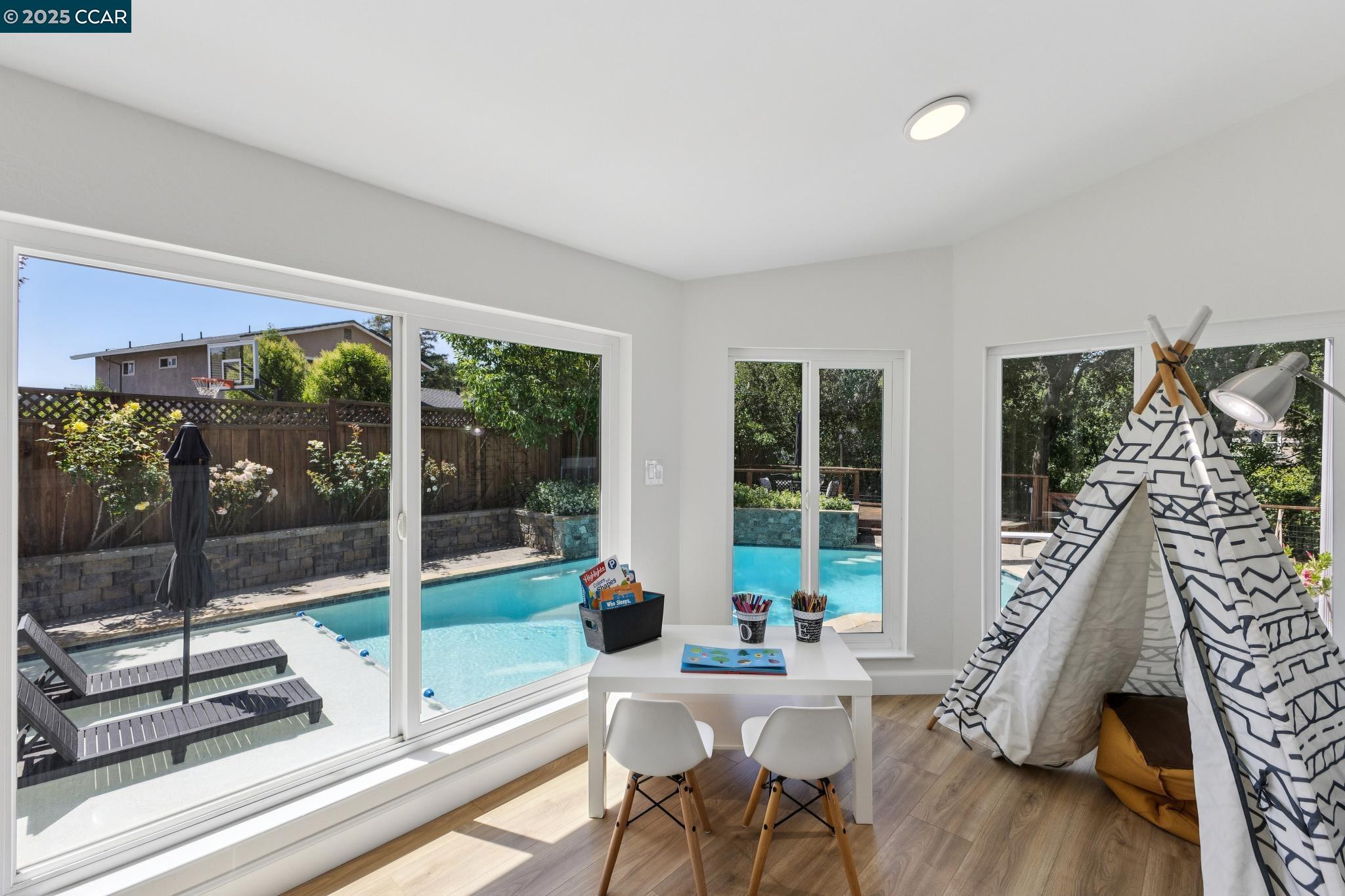 36 Playa Ct