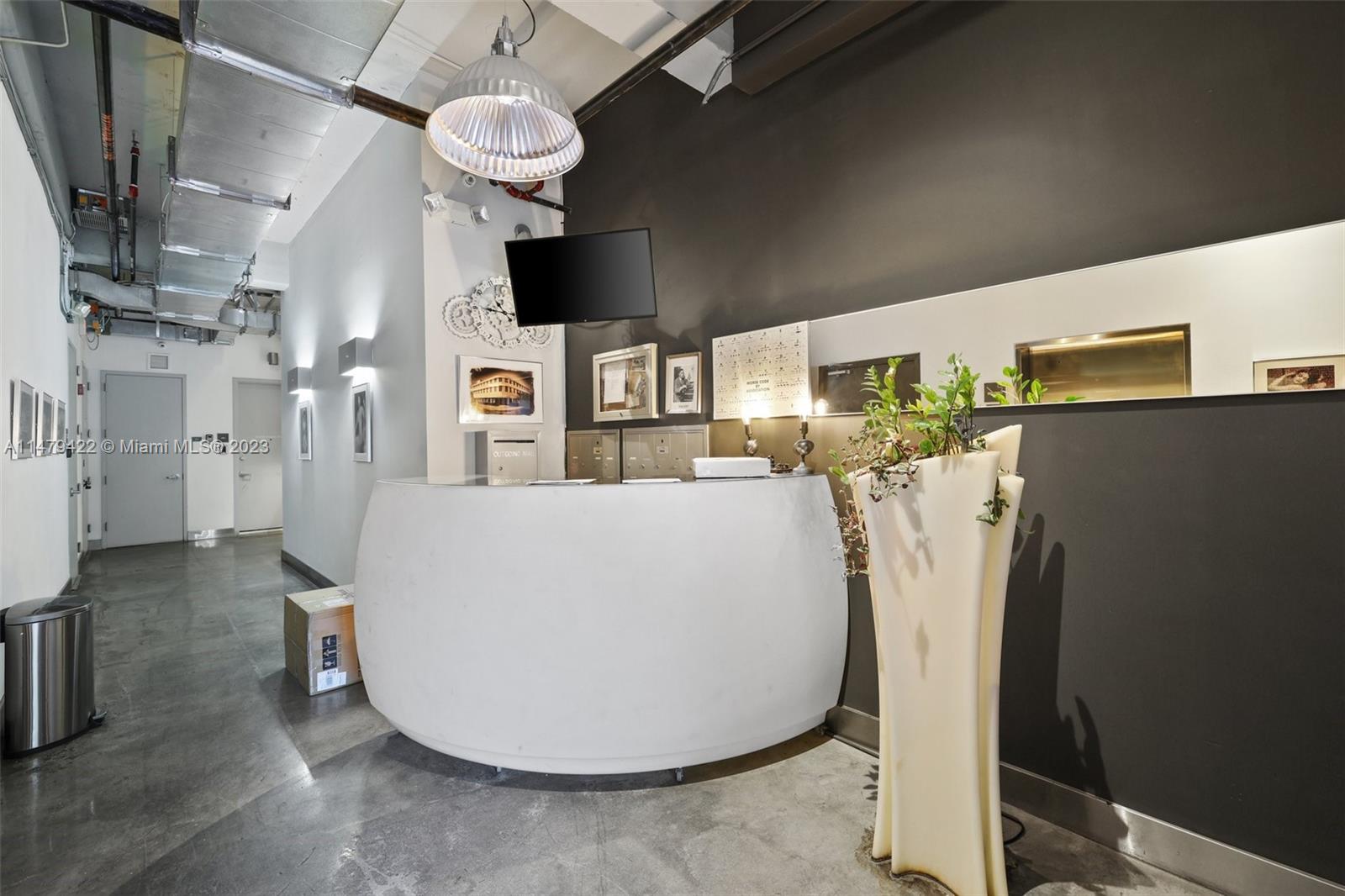 1560 Lenox Ave Unit: 203