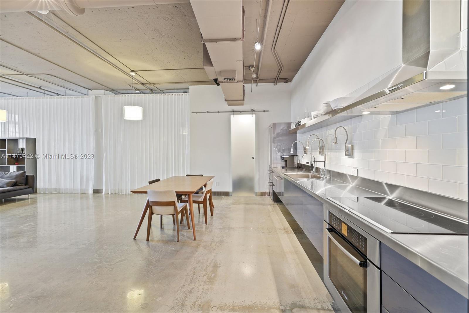 1560 Lenox Ave Unit: 203