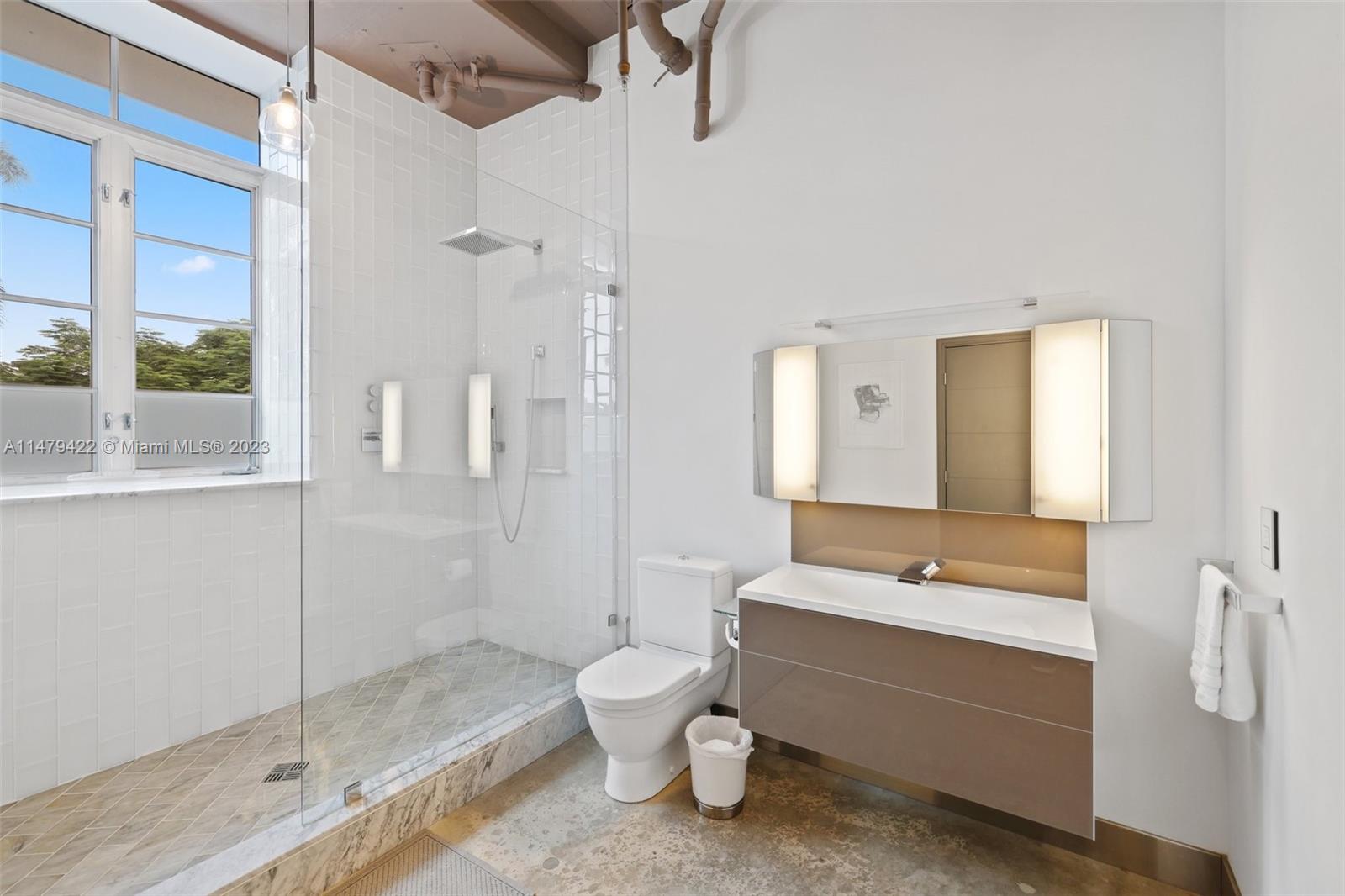 1560 Lenox Ave Unit: 203