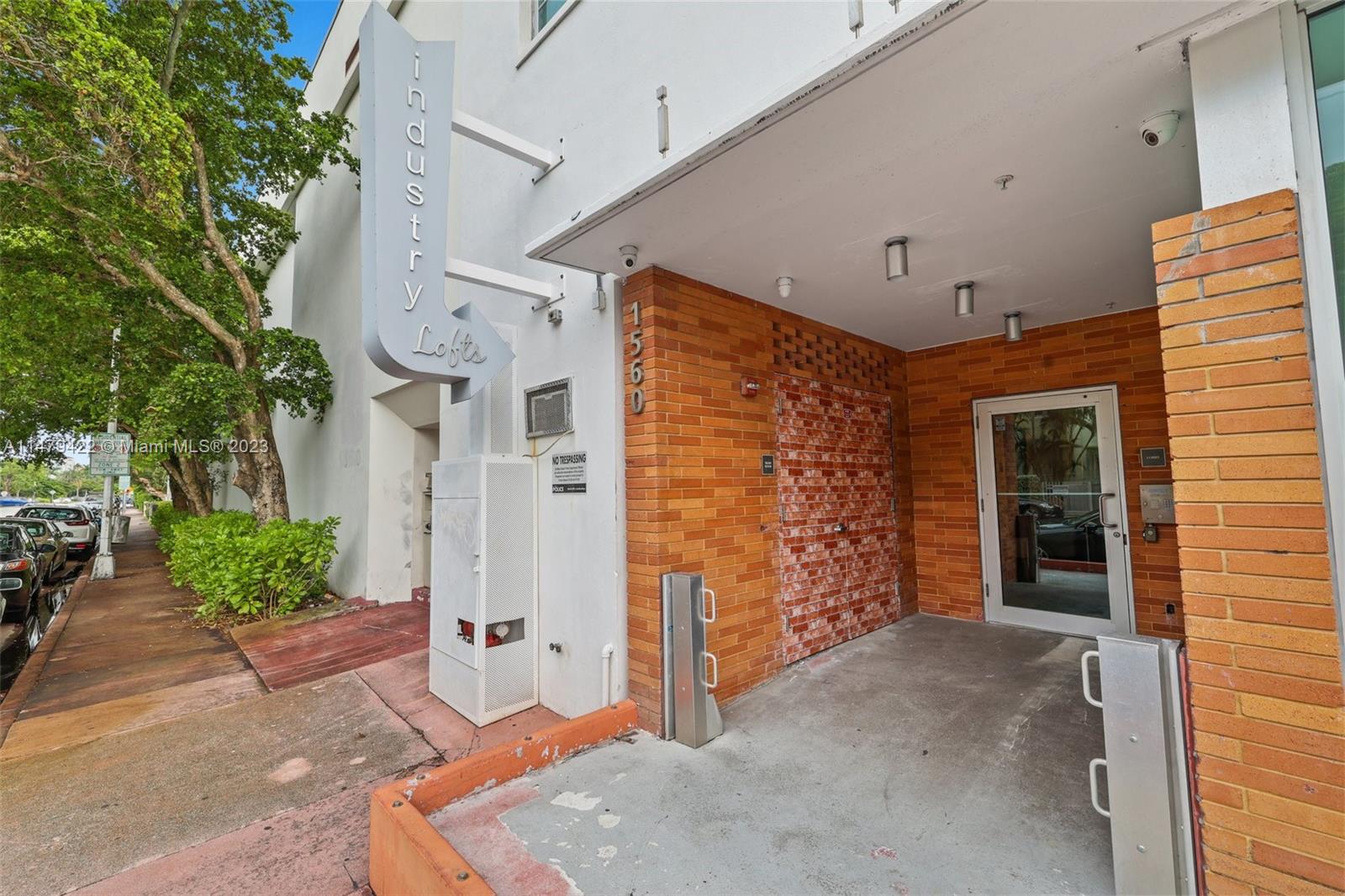 1560 Lenox Ave Unit: 203