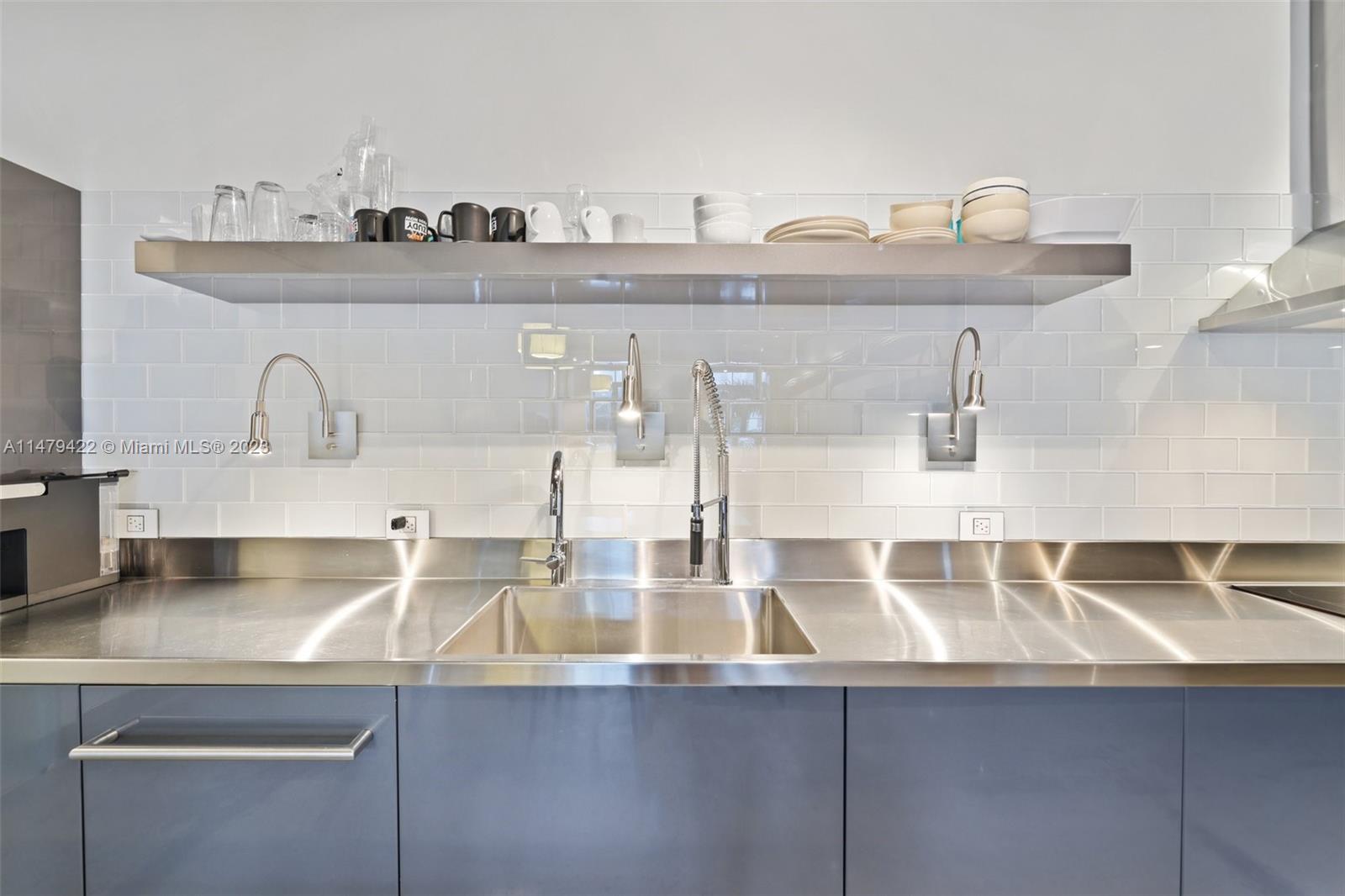 1560 Lenox Ave Unit: 203