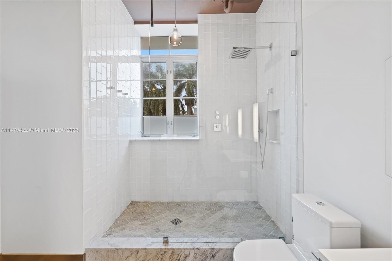 1560 Lenox Ave Unit: 203