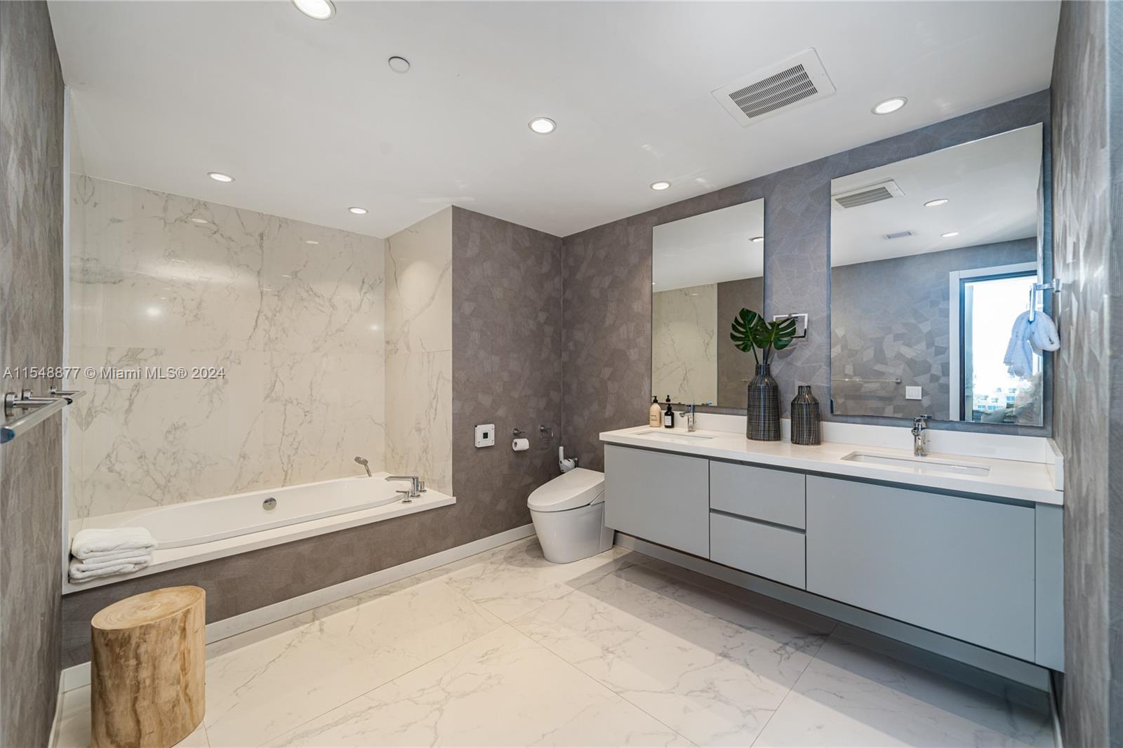 1 Collins Ave Unit: PH705