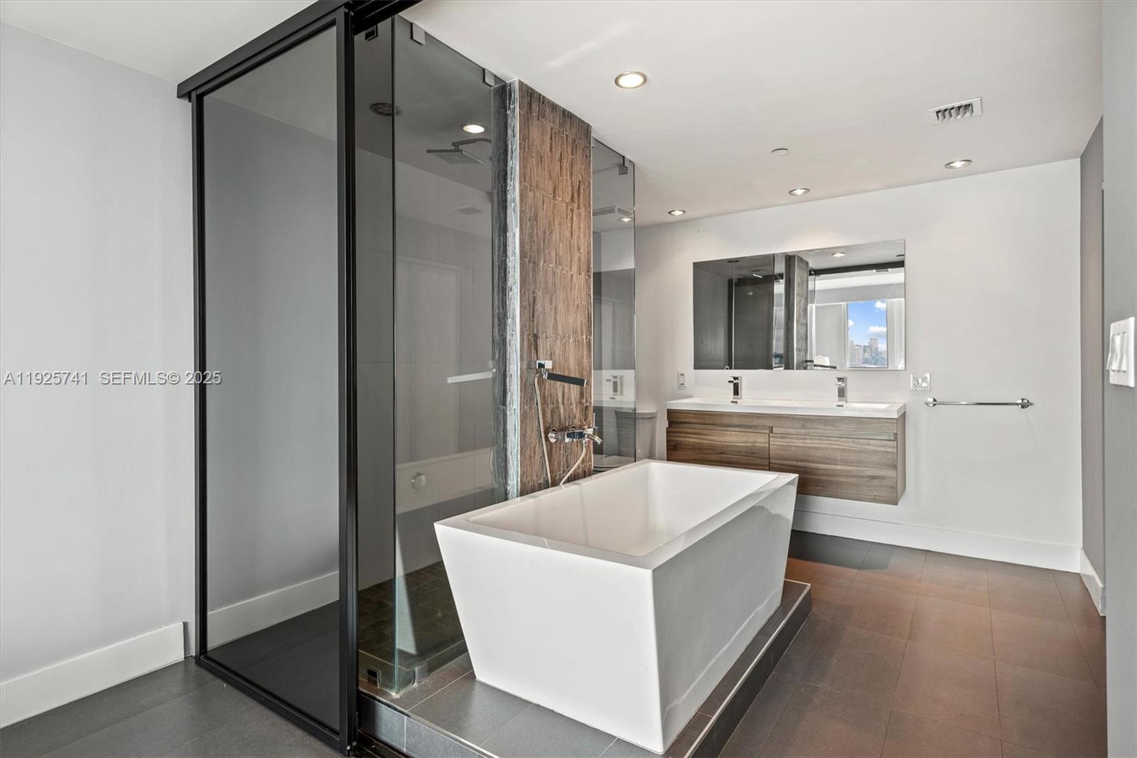 520 West Ave # 1701