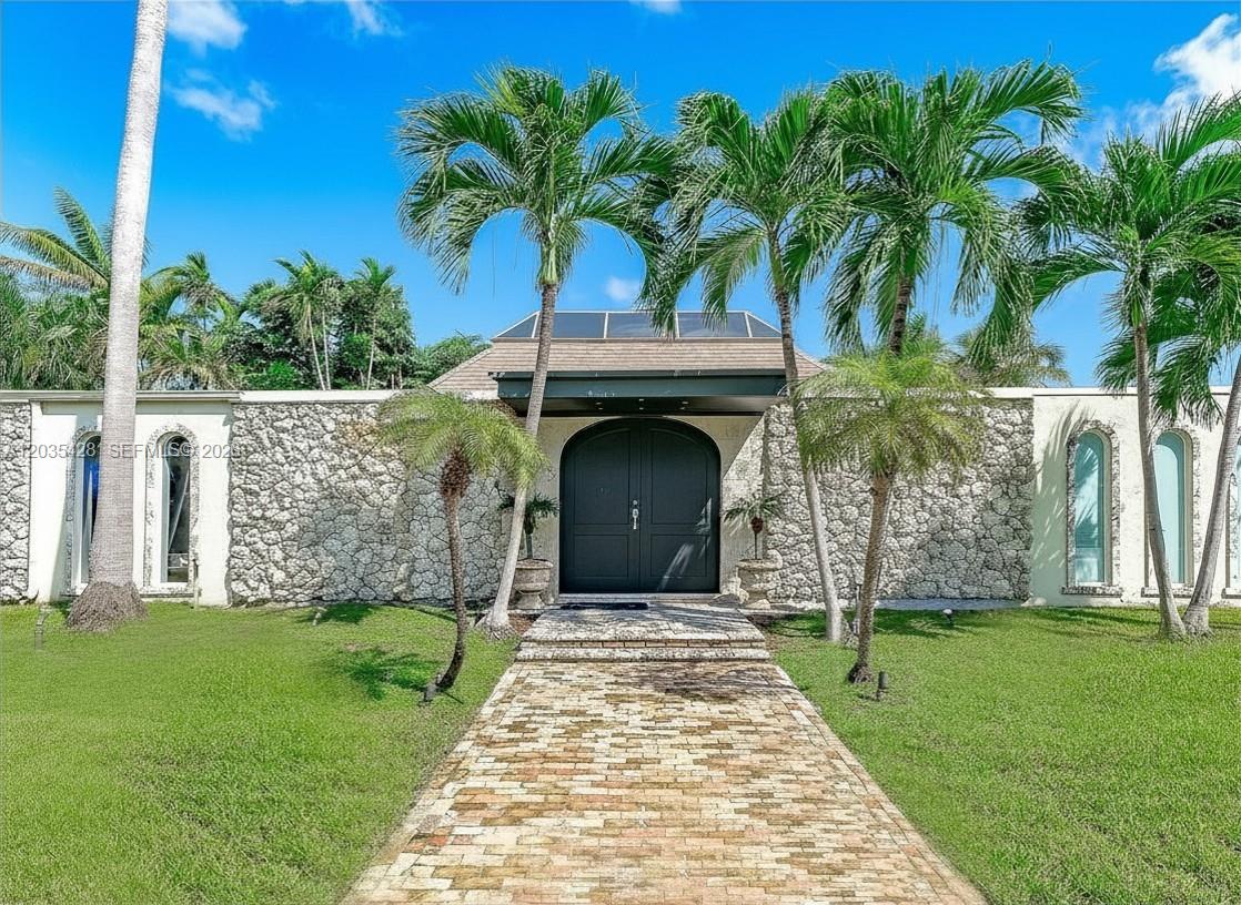 111 S Hibiscus Dr