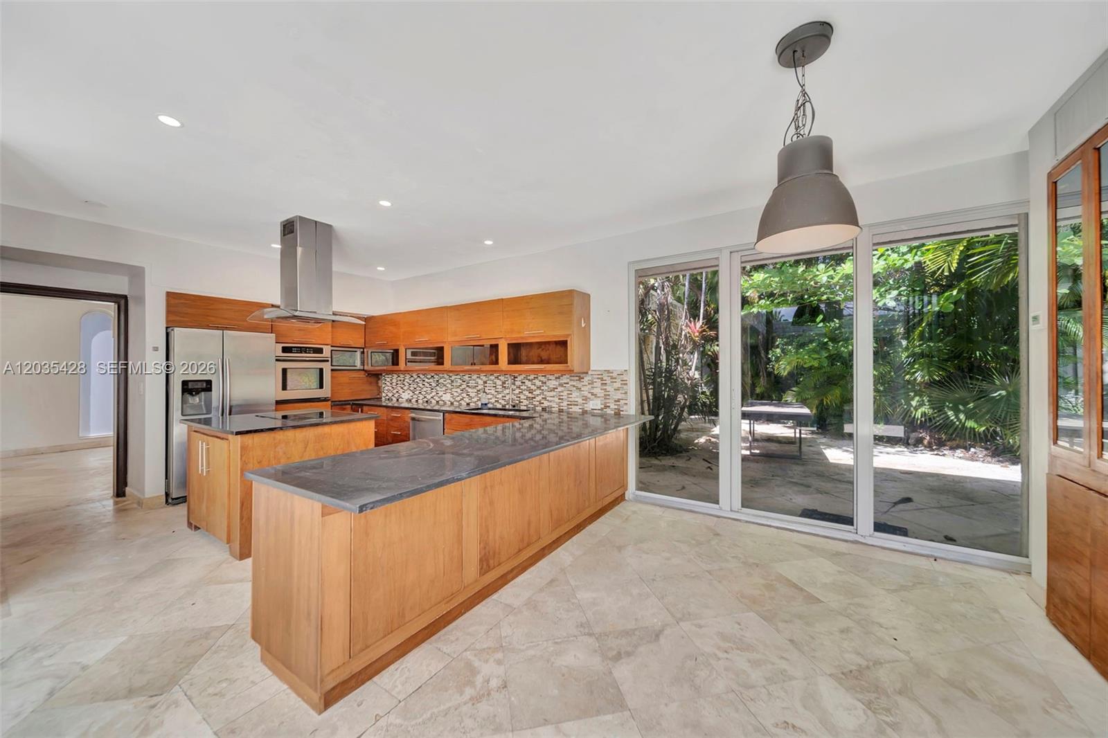 111 S Hibiscus Dr