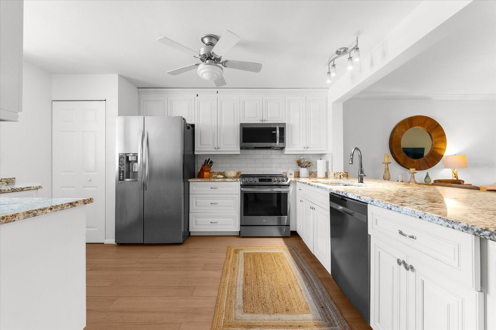 207 PINENEEDLE DR #207