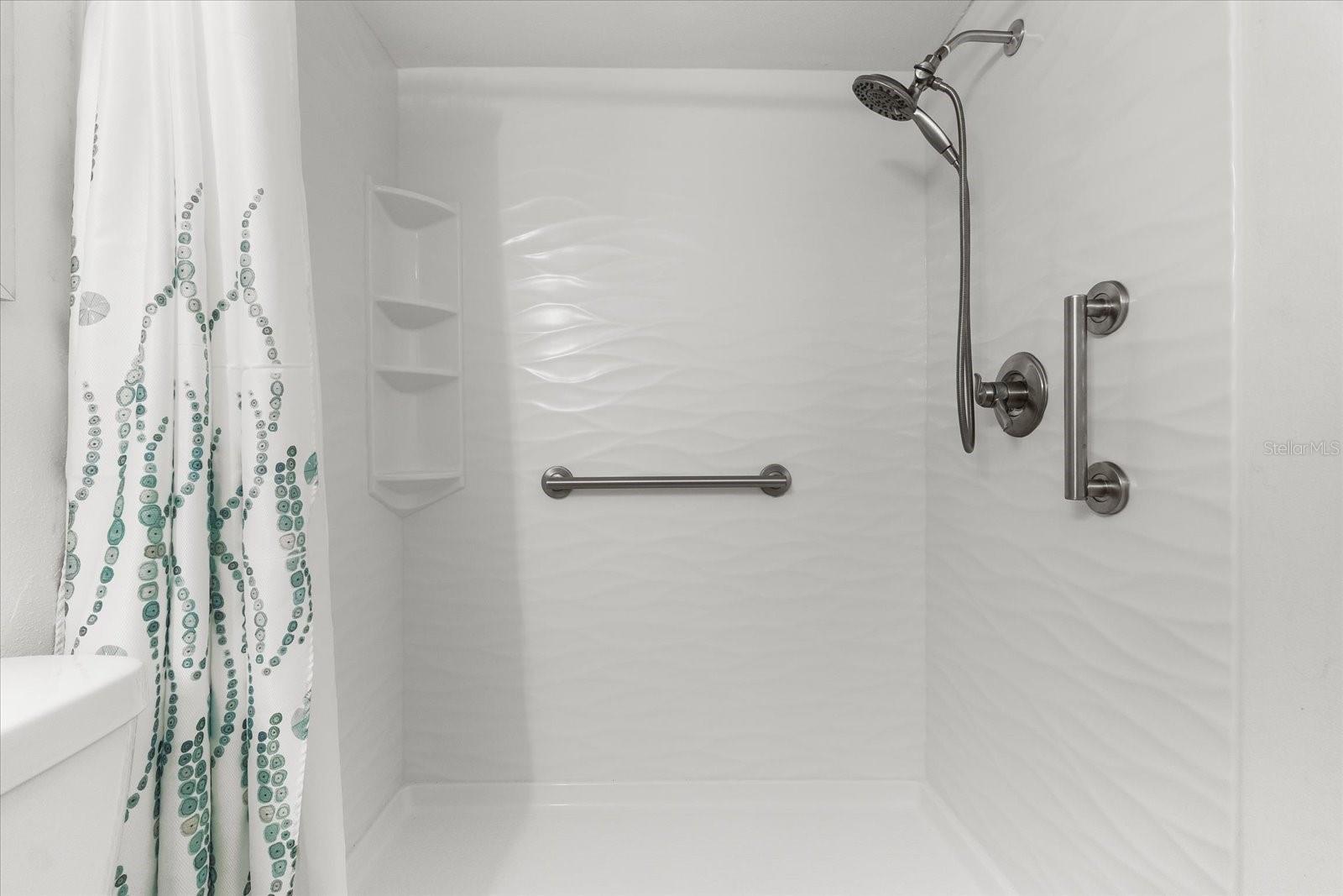 207 PINENEEDLE DR #207